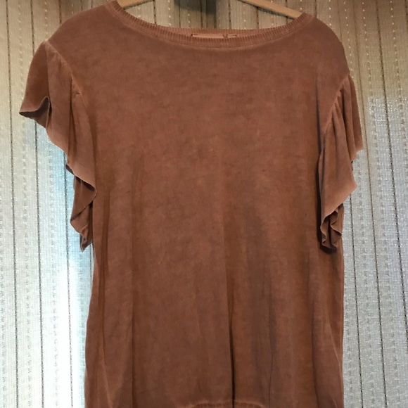 Basic Ruffled sleeve top - Picture 3 of 4